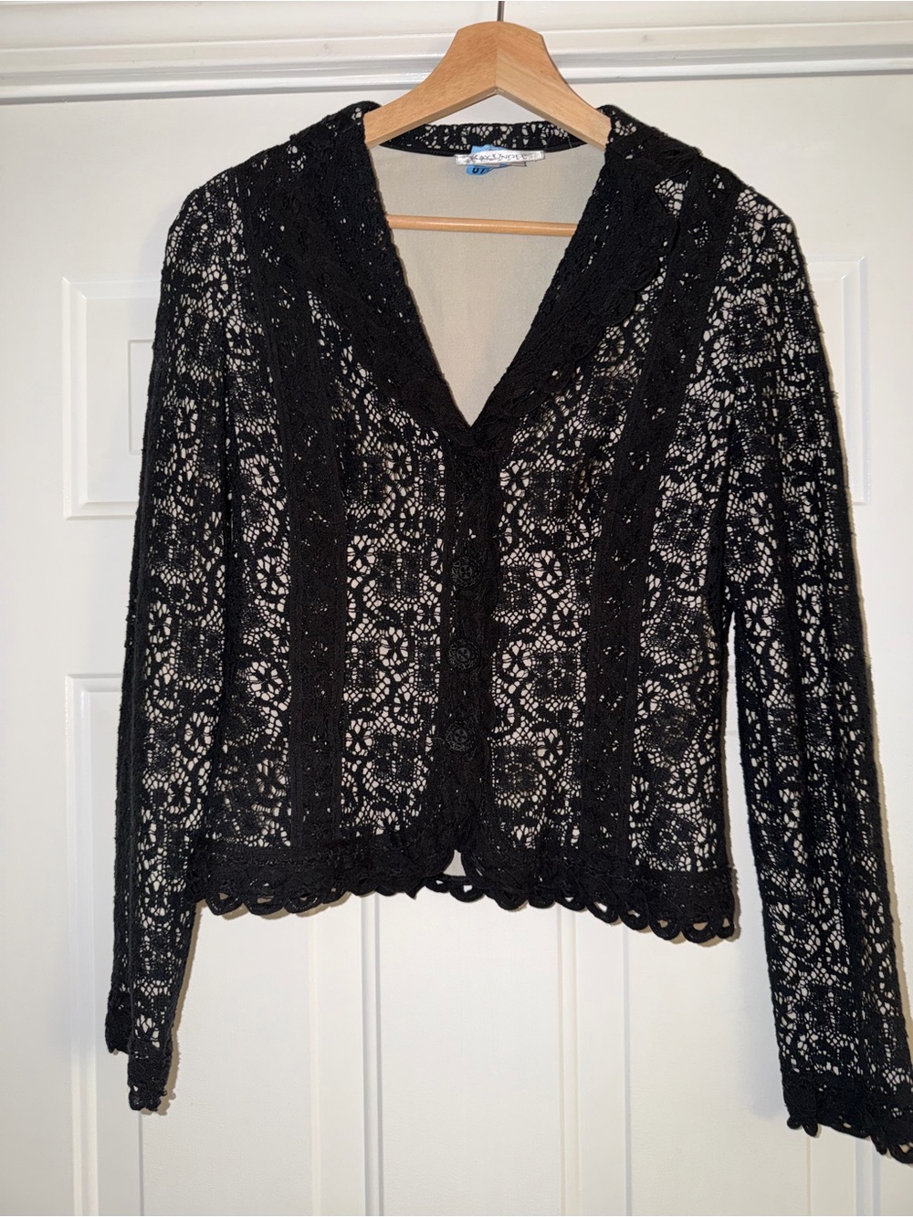 Kay Unger Black Lace V-Neck Button jacket. Sz 6